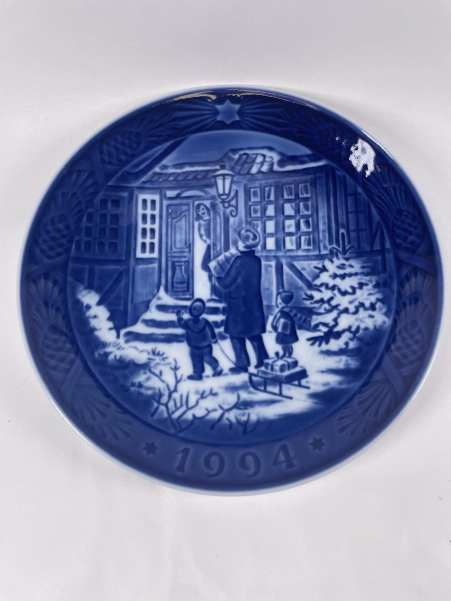 Royal Copenhagen joululautanen 18cm 1994